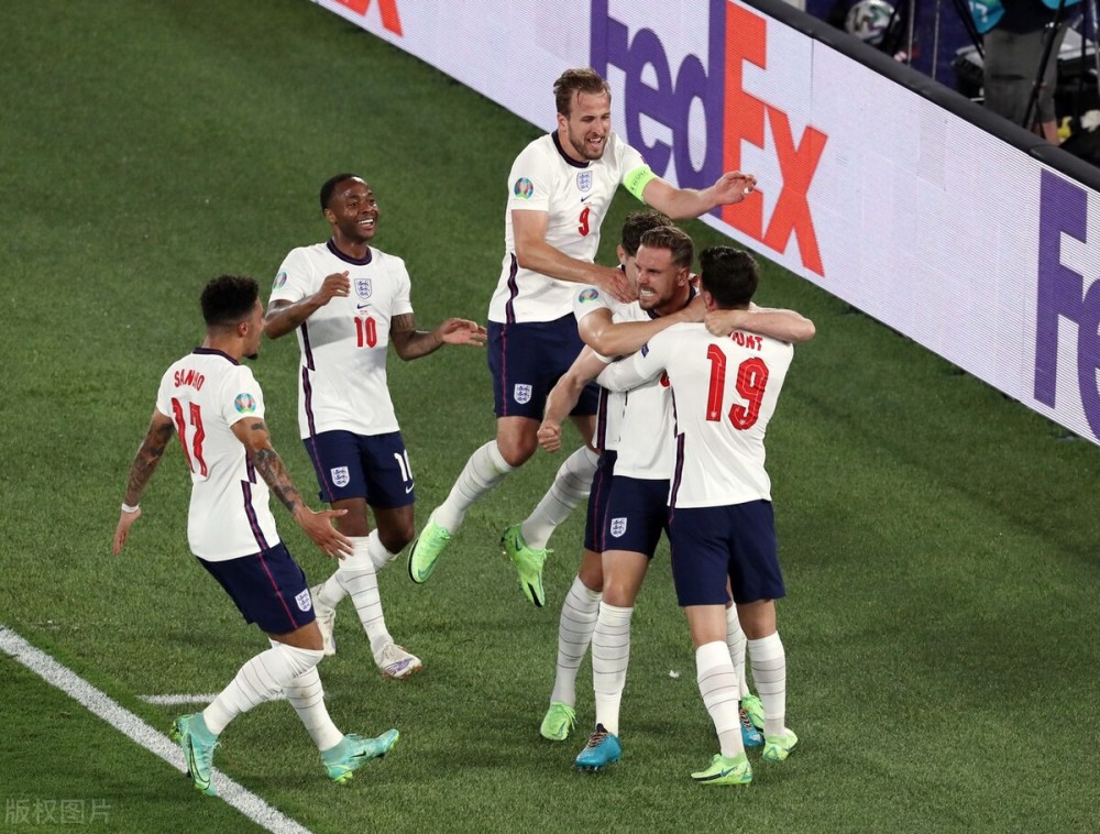  汉诺威96中场调度有序，掌控全局把握胜势